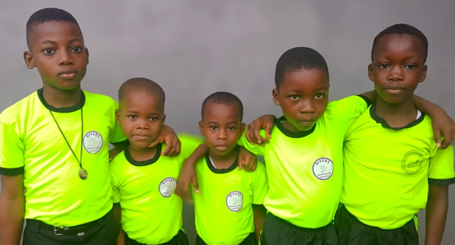 Pupils in green sports uniform